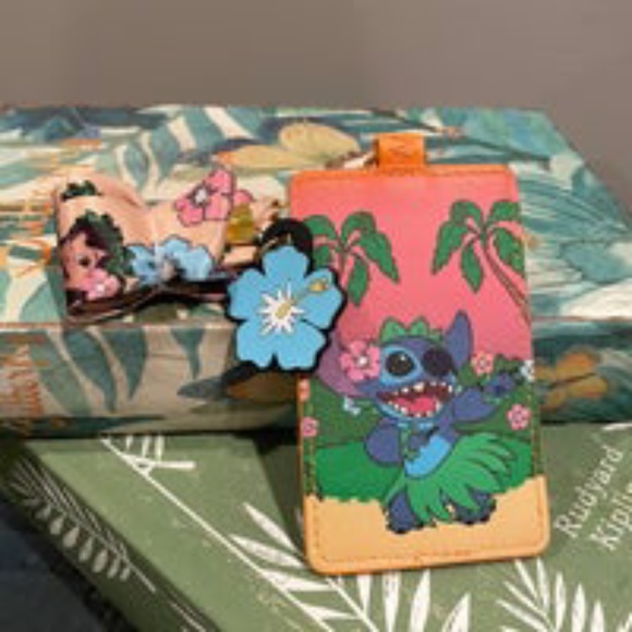 Lilo & Stitch Card Holder Wallet Lanyard - Picture 1 of 4